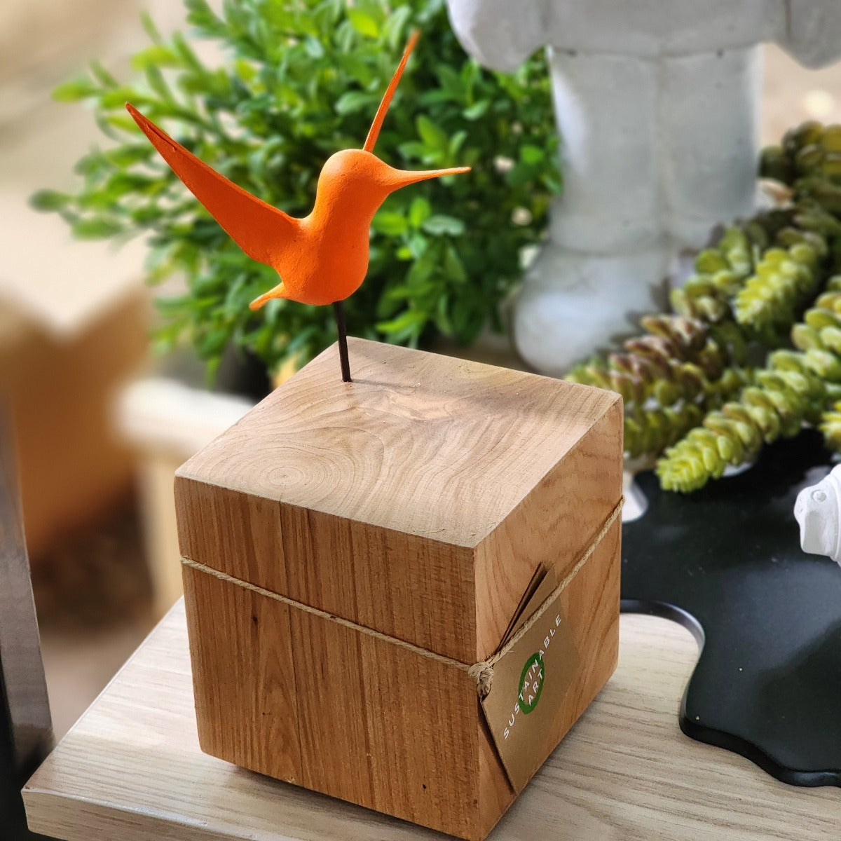 Colibrí con base de madera