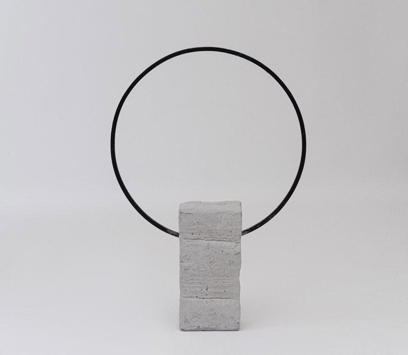 Escultura Abstracta De Concreto Y Metal