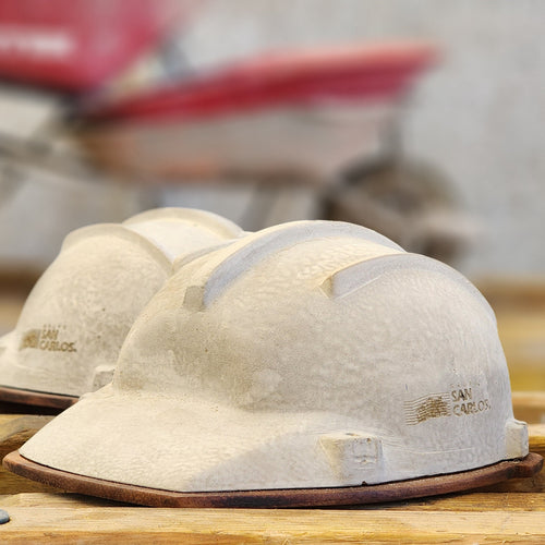 Casco de Honor reconocimiento de concreto para constructoras - Pirinola Concept