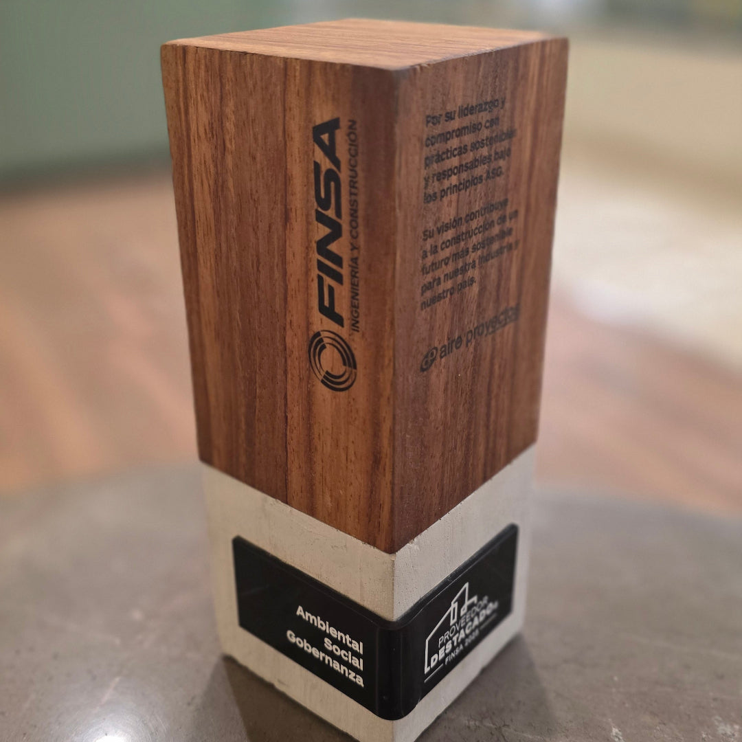 Monolito Mitad y Mitad · Reconocimiento de Madera y Concreto
