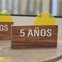 Luz Interna · Reconocimiento en Madera y Acrílico