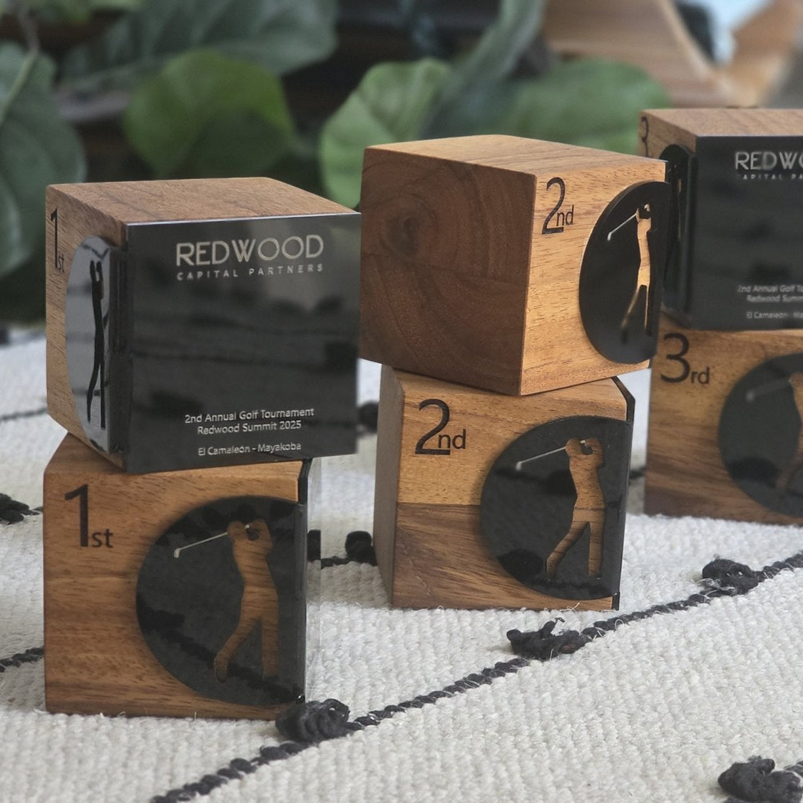 Cubismo · Trofeo de Golf en Cubos de Madera y Acrílico